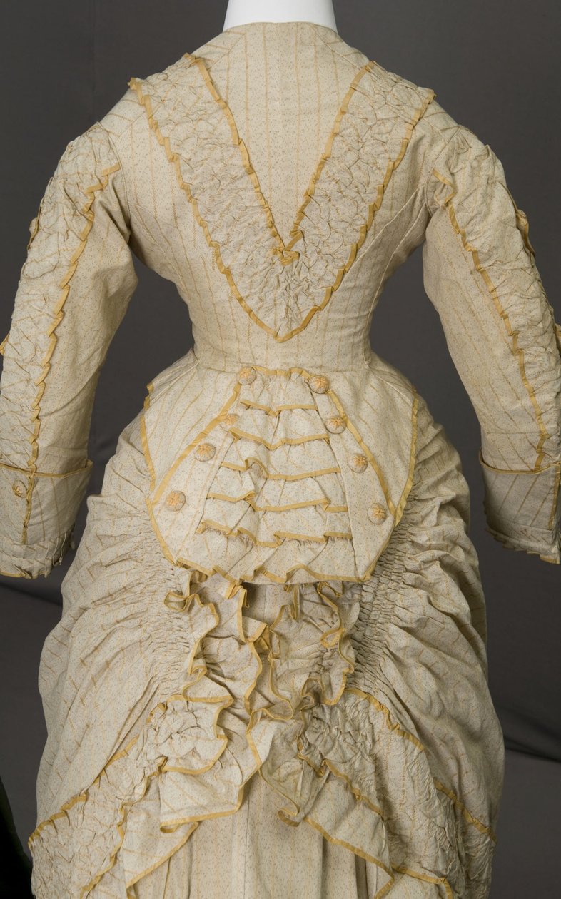 Sukienka Trousseau autorstwa Unknown artist