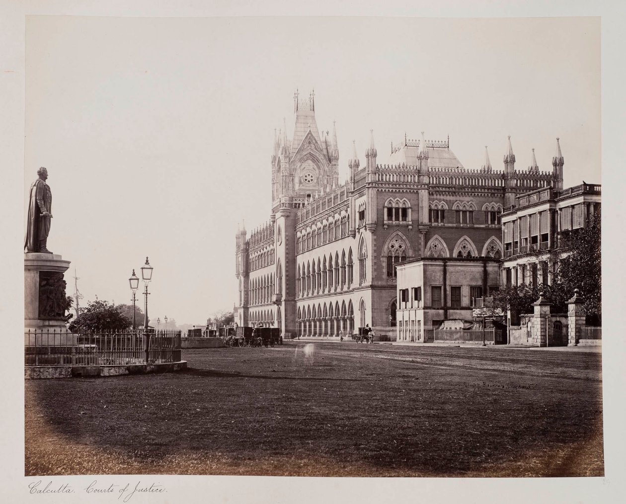 Kalkuta Courts of Justice, c.1885 (zdjęcie w sepii) autorstwa Unknown photographer