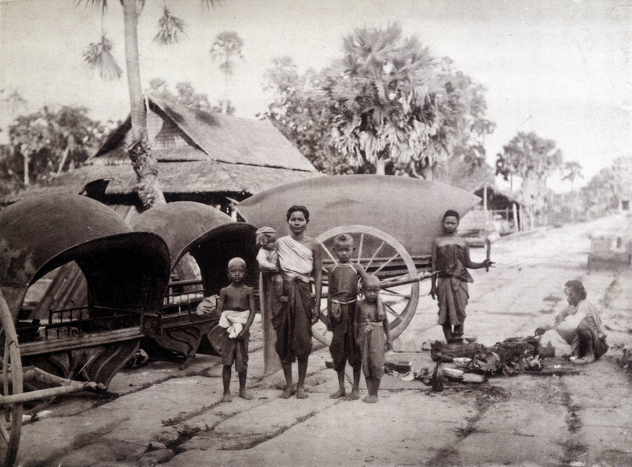 Kambodżanie na Angkor Vat Road autorstwa Unknown photographer