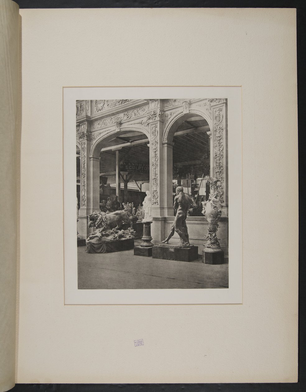 Entrance Italian section, Manufactures Building autorstwa Unknown photographer