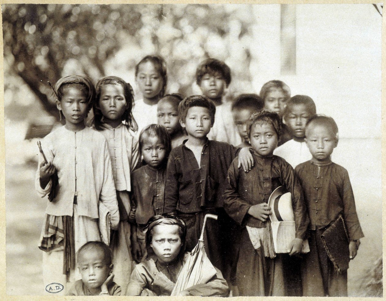 Wietnamska Grupa Dziecięca, v. 1895. autorstwa Unknown photographer
