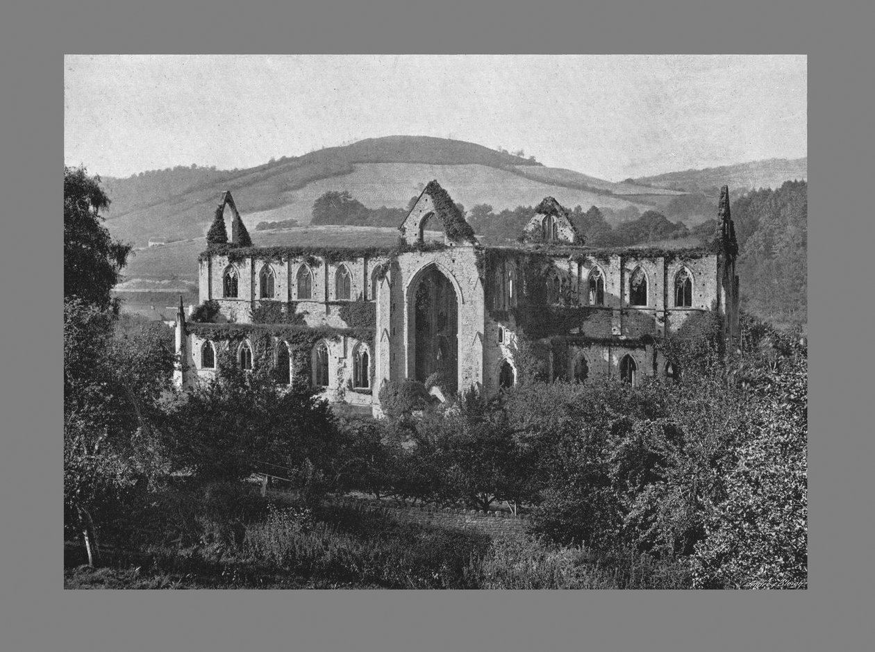 Opactwo Tintern, ok.1900 autorstwa Valentine and Sons Ltd