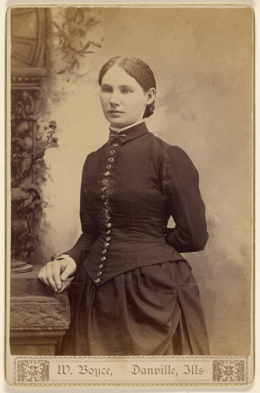 [Niezidentyfikowana kobieta, stojąca]. autorstwa W. Boyce