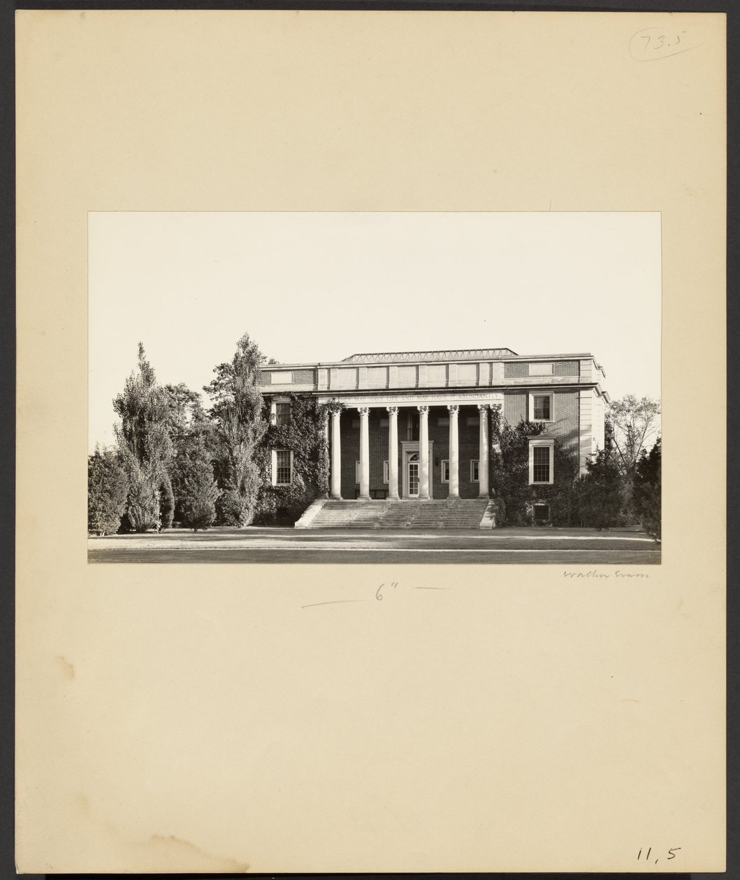 [Wheaton College: The Library (1923)]. autorstwa Walker Evans