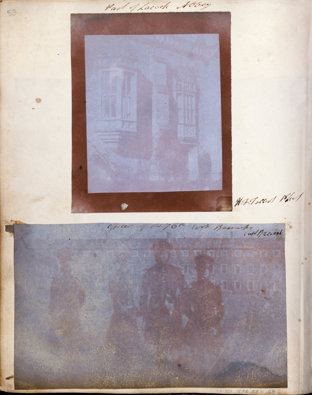 Fragment południowego frontu opactwa Lacock. autorstwa William Henry Fox Talbot