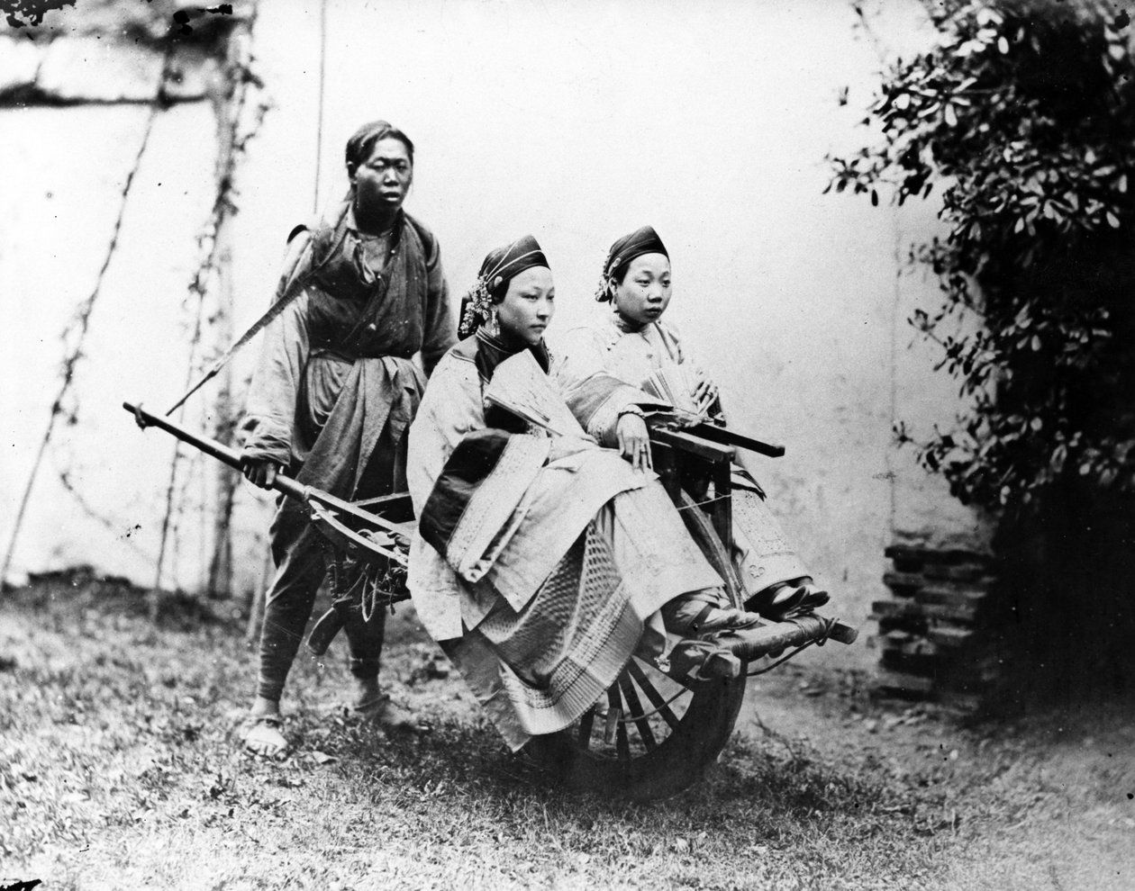 Shanghai Barrow Taxi, c.1870s autorstwa William Saunders