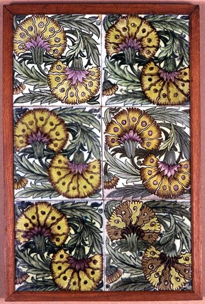 Panel płytek autorstwa William de Morgan