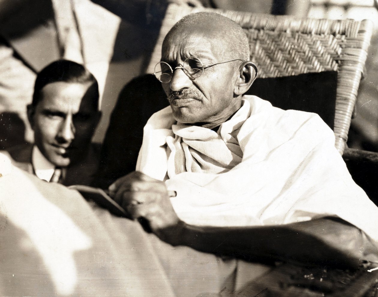 Mahatma Gandhi na pokładzie SS „Rajputana” autorstwa Frederick (attr. to) Barnard