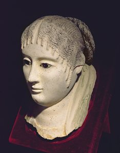 Głowa kobiety (stiuk malowany)