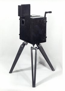 Pierwszy kinematograf Lumiere (drewno i metal)