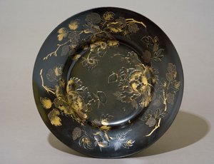 Naczynie w kształcie Imari, koniec XVII w. (lakierowane drewno)