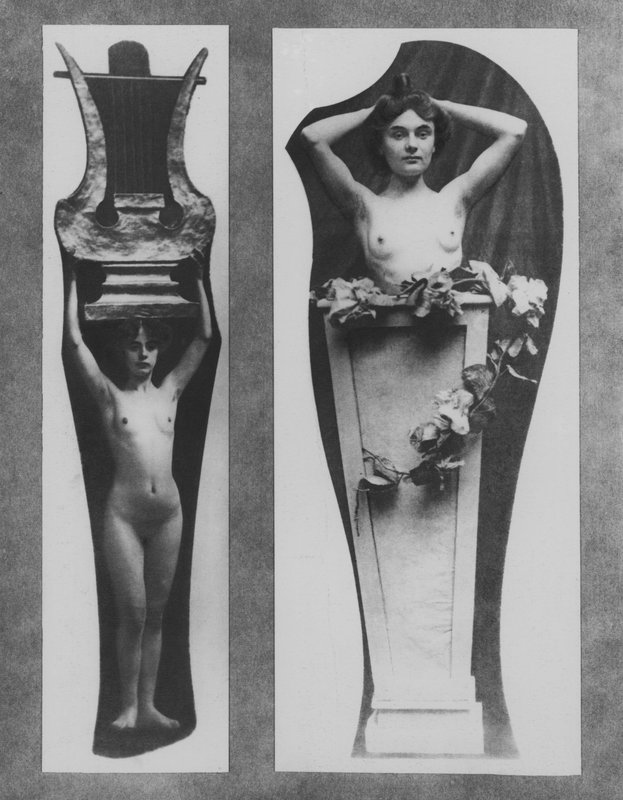 Modele (zdjęcie czarno-białe) autorstwa (after) French Photographer