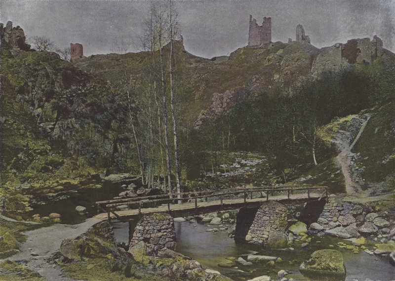 Ruines de Crozant (kolorowe zdjęcie) autorstwa (after) French Photographer