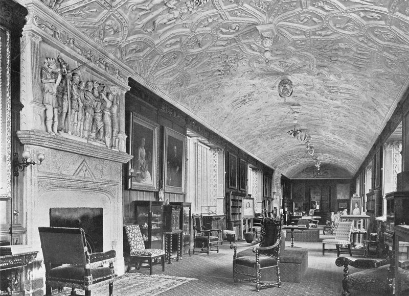 Długa Galeria (zdjęcie czarno-białe) autorstwa Charles Latham