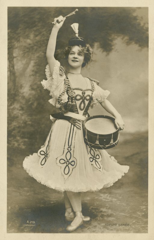 Adeline Genee, duńska tancerka baletowa (zdjęcie czarno-białe) autorstwa English Photographer