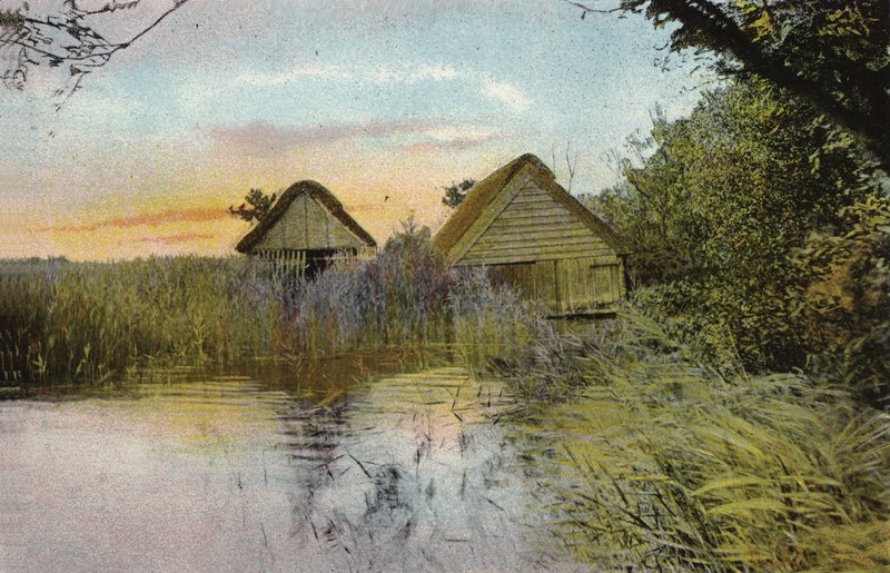 Domki dla łodzi, Horsey Mere autorstwa English Photographer