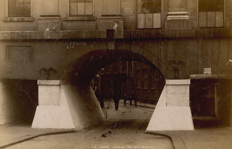 Lincolns Inn Gate, Londyn autorstwa English Photographer