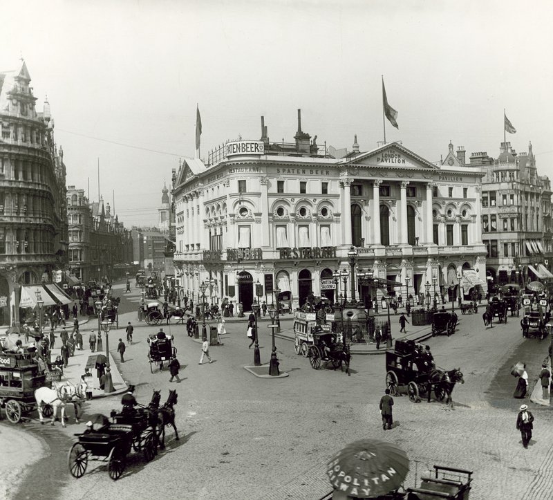 Pawilon Londyński, Piccadilly Circus, Londyn, ok. 1900 autorstwa English Photographer