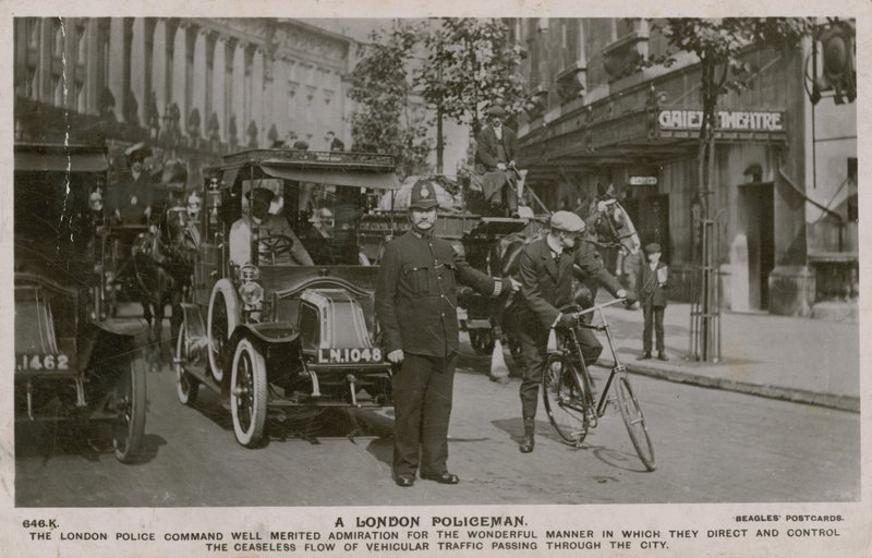 Policjant w Londynie. Pocztówka wysłana 4 lipca 1913 r. autorstwa English Photographer