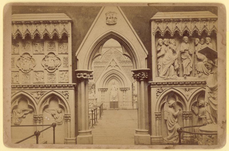 Medieval Court, Crystal Palace, Sydenham, Londyn autorstwa English Photographer