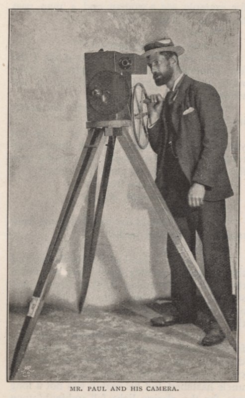 Pan R W Paul i jego aparat autorstwa English Photographer