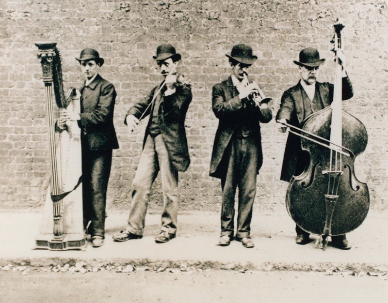 Muzycy w Greenwich w 1884 r. autorstwa English Photographer