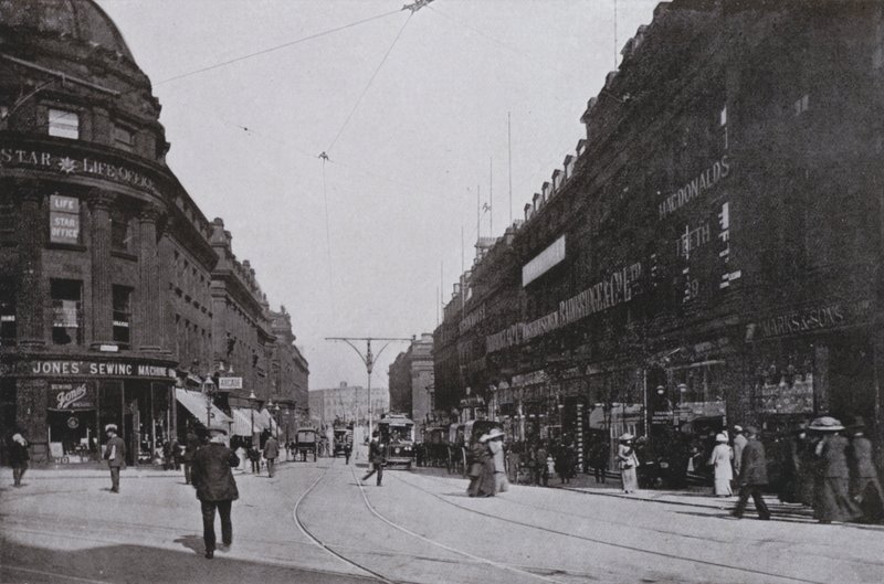Newcastle, Market Street (zdjęcie czarno-białe) autorstwa English Photographer