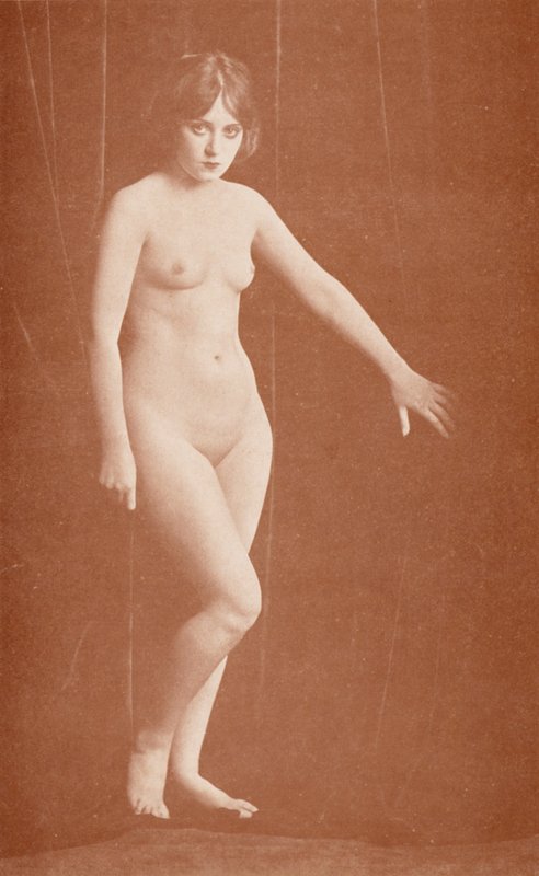 Sztuka nudystów: Apres le Bain (zdjęcie czarno-białe) autorstwa English Photographer