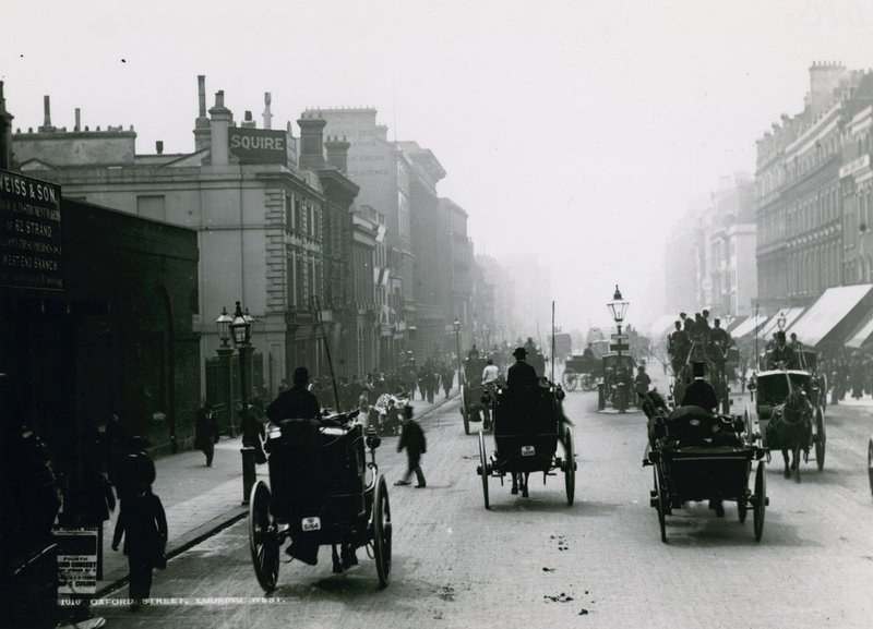 Oxford Street, Londyn; patrząc na zachód autorstwa English Photographer