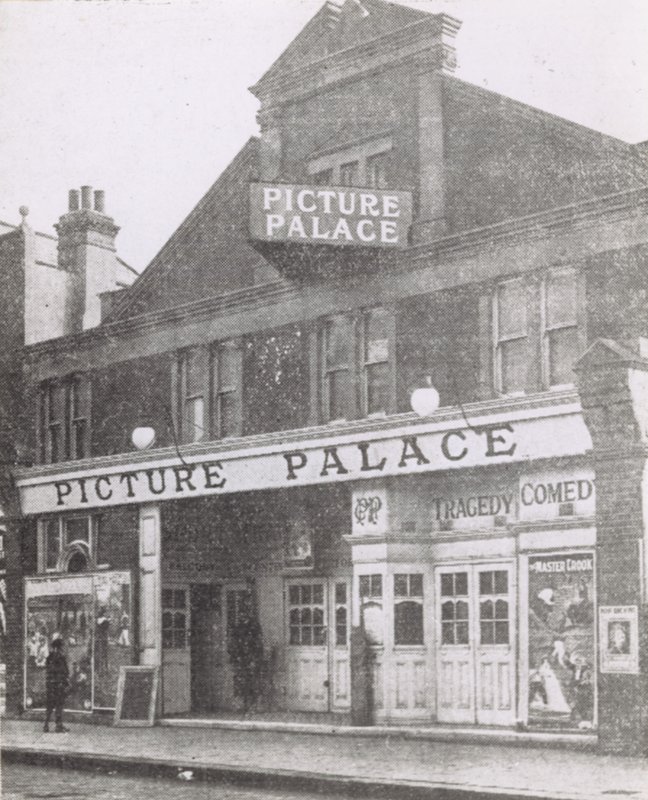 Picture Palace, Lee High Road, Londyn autorstwa English Photographer