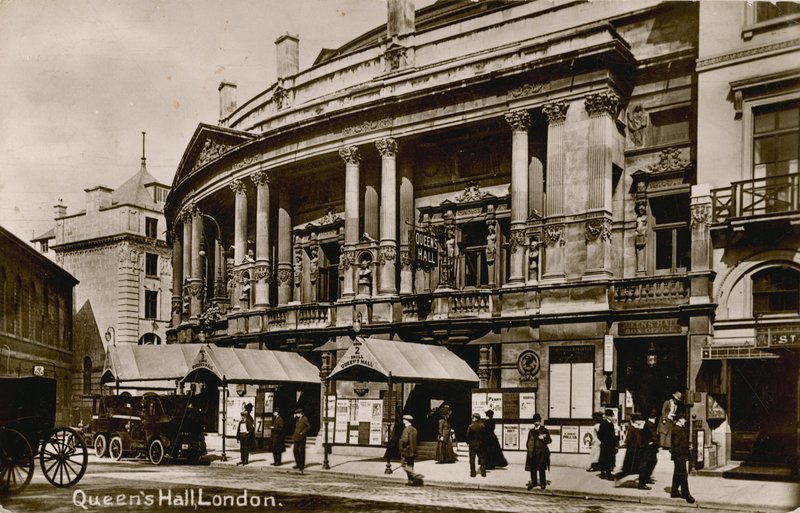 Queens Hall, Langham Place, Londyn maj 1902 r. autorstwa English Photographer