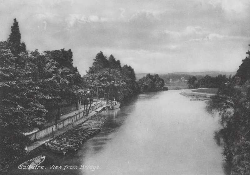 Saltaire, Widok z mostu (zdjęcie czarno-białe) autorstwa English Photographer