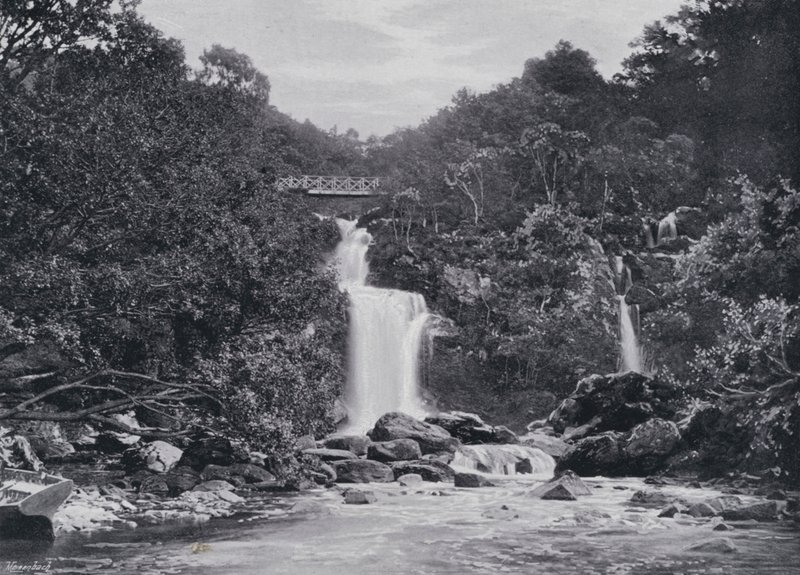 Szkocja: Inversnaid Falls, Loch Lomond (zdjęcie czarno-białe) autorstwa English Photographer