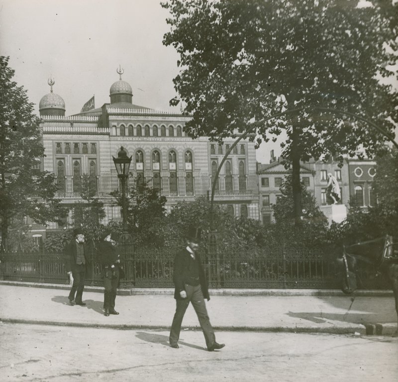 Alhambra, Leicester Square, Londyn autorstwa English Photographer
