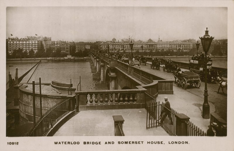 Waterloo Bridge i Somerset House, Londyn autorstwa English Photographer