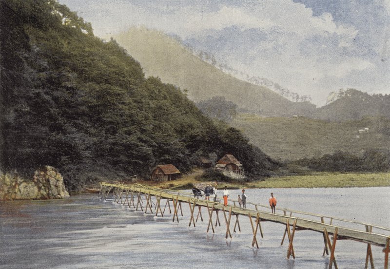 Kładka dla pieszych nad rzeką Arakawa w presquile Sagami autorstwa European Photographer