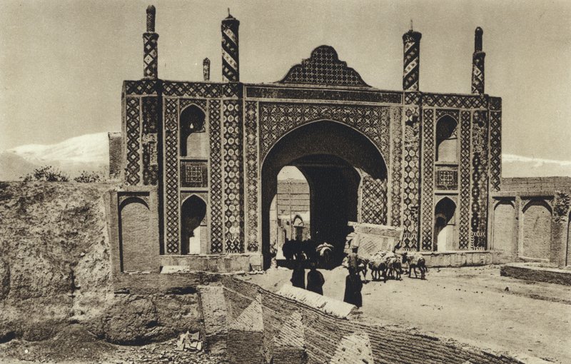 Persja, Teheran, brama miejska (zdjęcie czarno-białe) autorstwa European Photographer