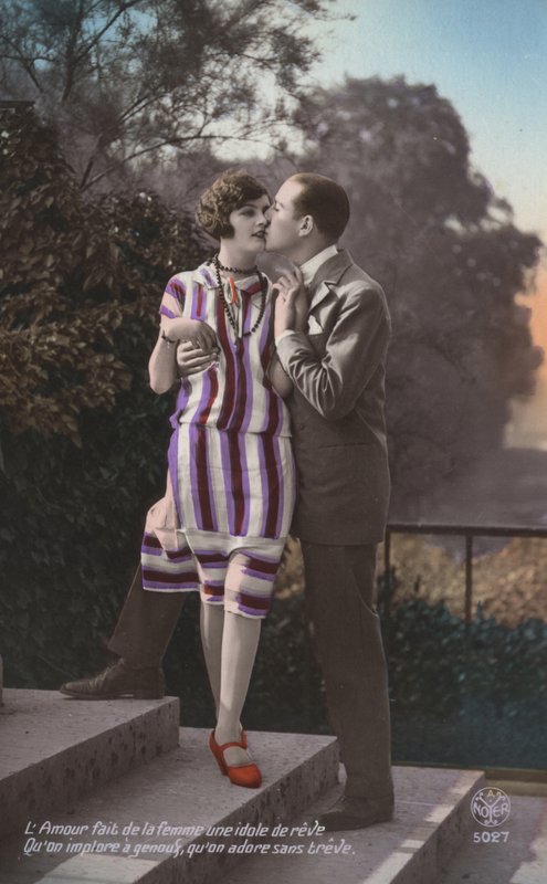 Całująca się para autorstwa French Photographer