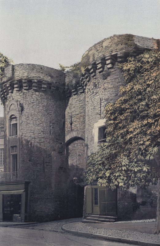 Laval, Porte Beucheresse, Cote S O autorstwa French Photographer