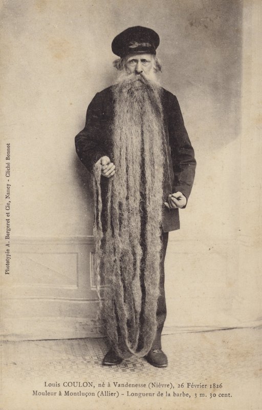 Mężczyzna z wyjątkowo długą brodą autorstwa French Photographer