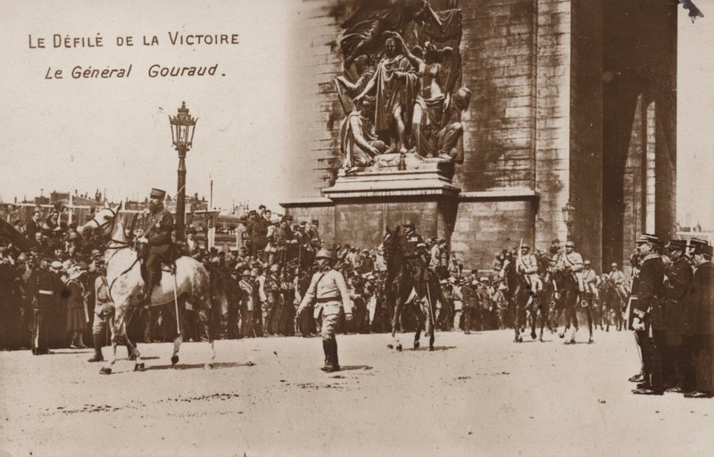 Parada Zwycięstwa, generał Gouraud autorstwa French Photographer
