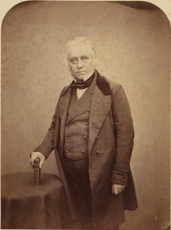 TB Macaulay autorstwa Maull and Polyblank