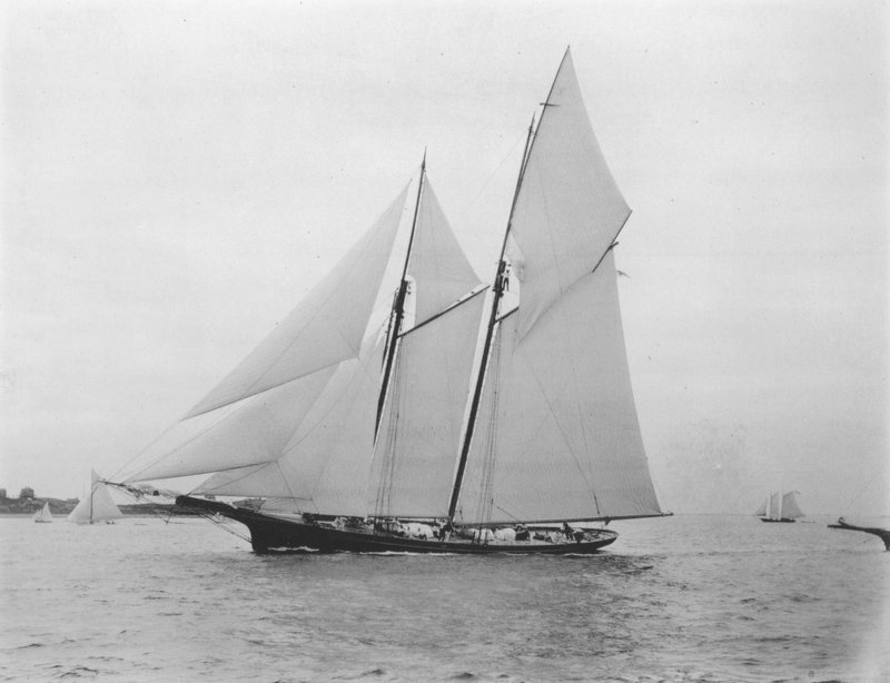 Jacht, zdjęcie Gitana bw autorstwa Nathaniel Livermore Stebbins