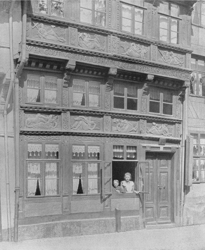 Stary dom, Wollenweberstrasse 61 (zdjęcie czarno-białe) autorstwa Photographer German