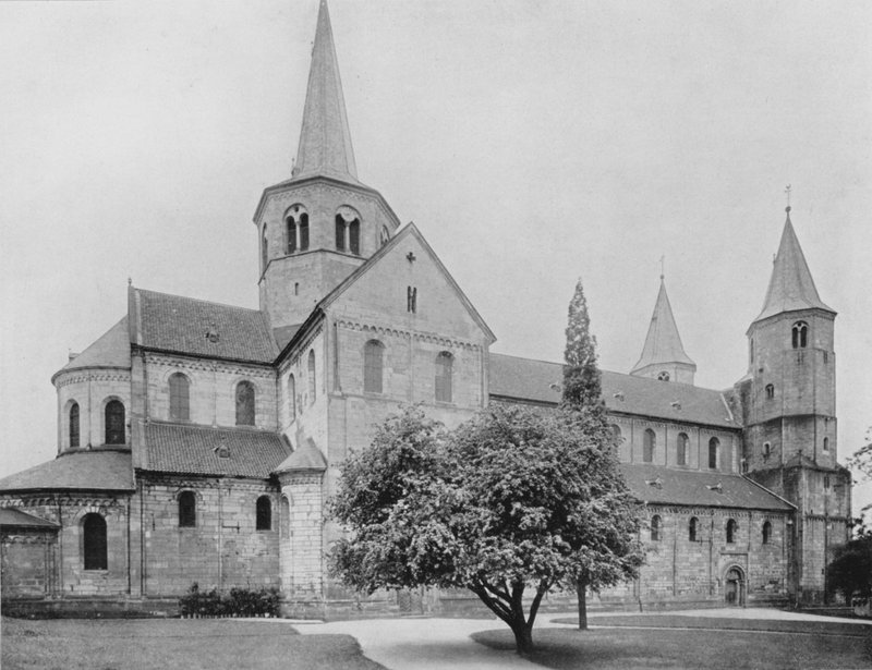 Godehardikirche (zdjęcie czarno-białe) autorstwa Photographer German