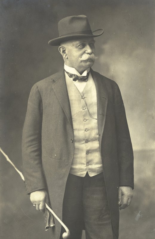 Graf von Zeppelin (zdjęcie czarno-białe) autorstwa Photographer German