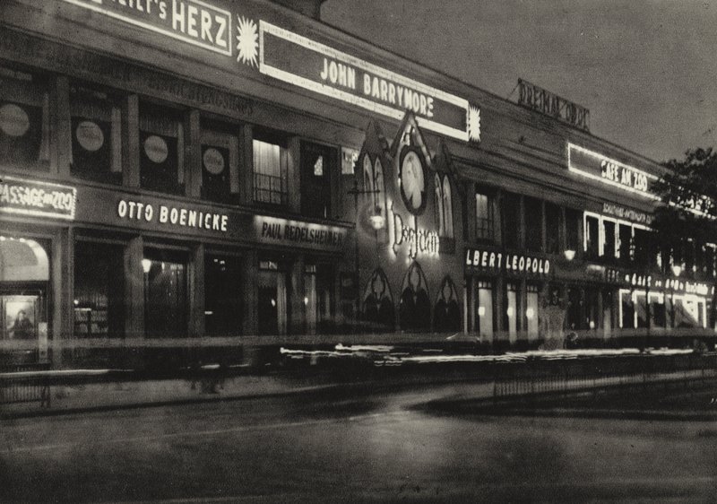 Berlin: Augusta Viktoria-Platz (zdjęcie czarno-białe) autorstwa Sasha Stone
