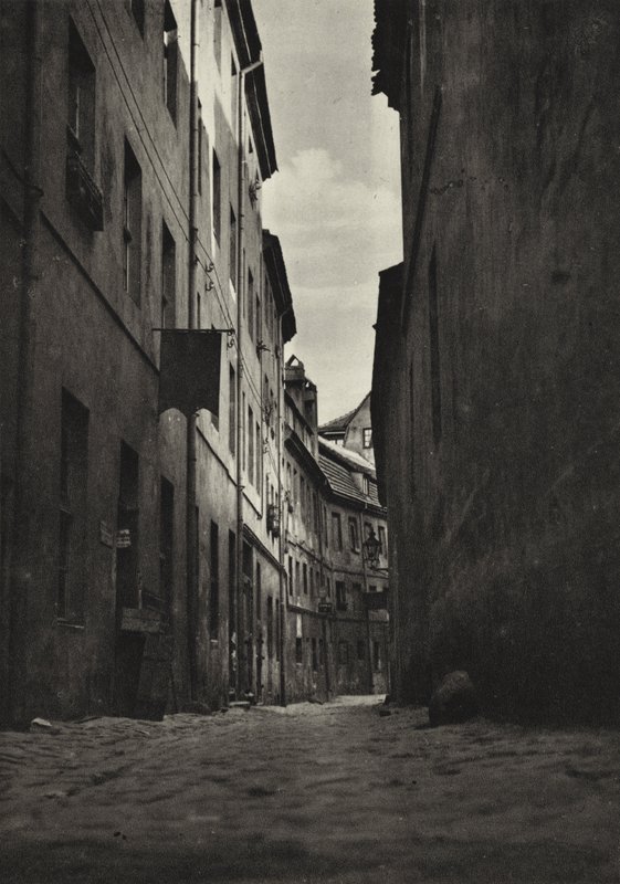 Berlin: Kula (zdjęcie czarno-białe) autorstwa Sasha Stone
