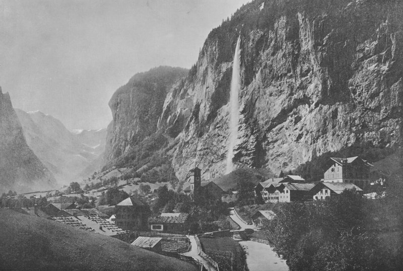 Lauterbrunnen, Cascade du Staubbach (zdjęcie czarno-białe) autorstwa Swiss Photographer